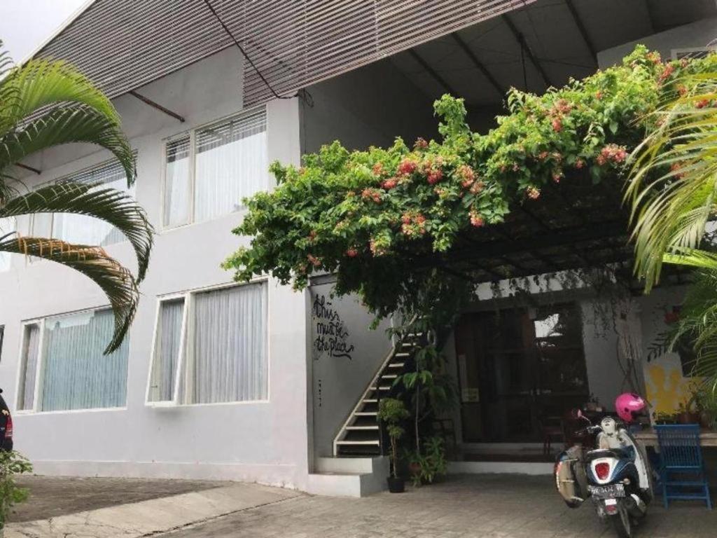 Matta Lodge Bali Jimbaran Exterior foto